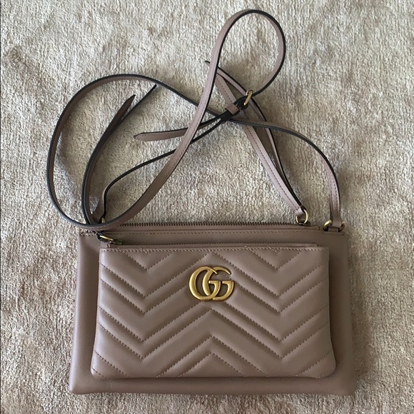 Gucci Handbags - GUCCI Marmont Crossbody w/ detachable wallet